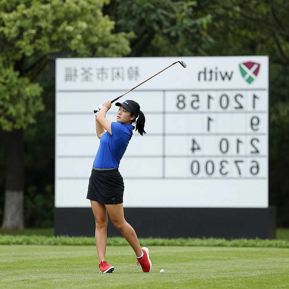 Tốc độ vòng đấu và xe đồ uống: bài toán lợi nhuận đối đầu thời gian trên sân golf