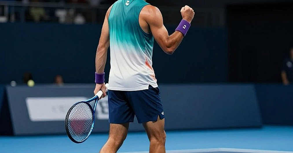 Zheng Qinwen lại lội ngược dòng từ 0-5, hạ Swiatek để vào tứ kết US Open Zheng Qinwen lại lội ngược dòng từ 0-5, hạ Swiatek để vào tứ kết US Open