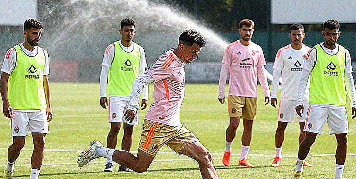 Chiếc ghế trống ở Milanello: Medhi Benatia và canh bạc giám đốc thể thao của AC Milan