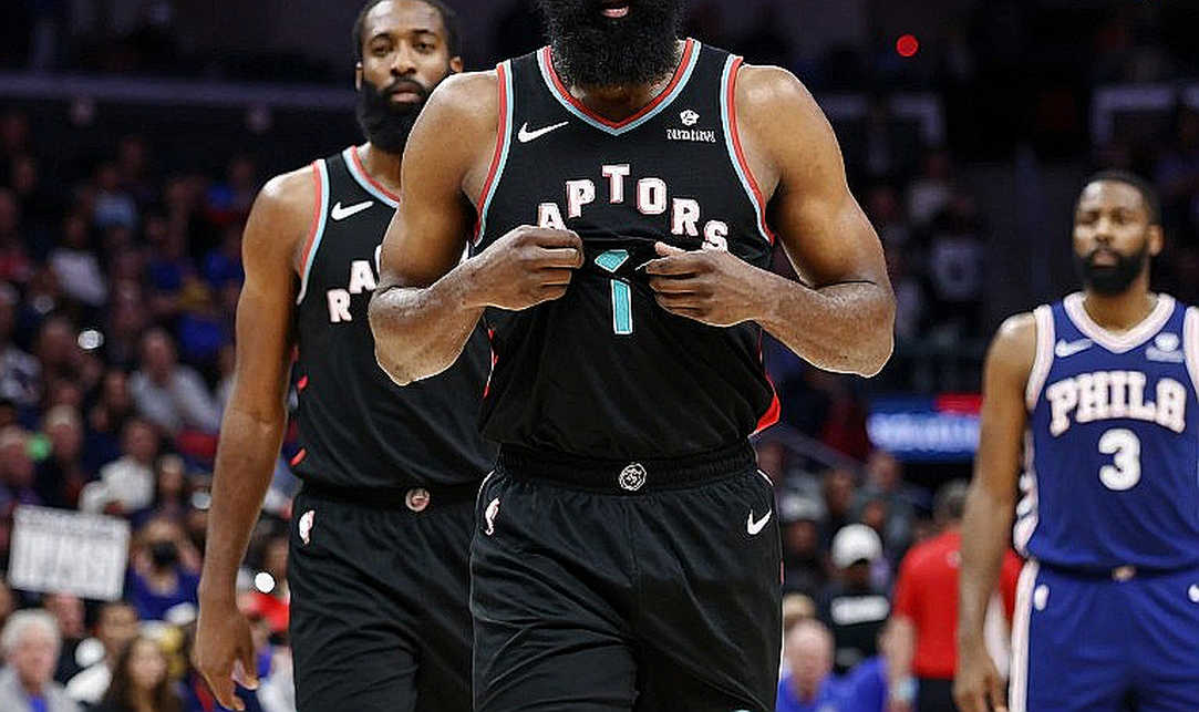 Efes Reunites Monaco's Backcourt Trio: Laso's Gamble and the Touches Problem Efes Reunites Monaco's Backcourt Trio: Laso's Gamble and the Touches Problem