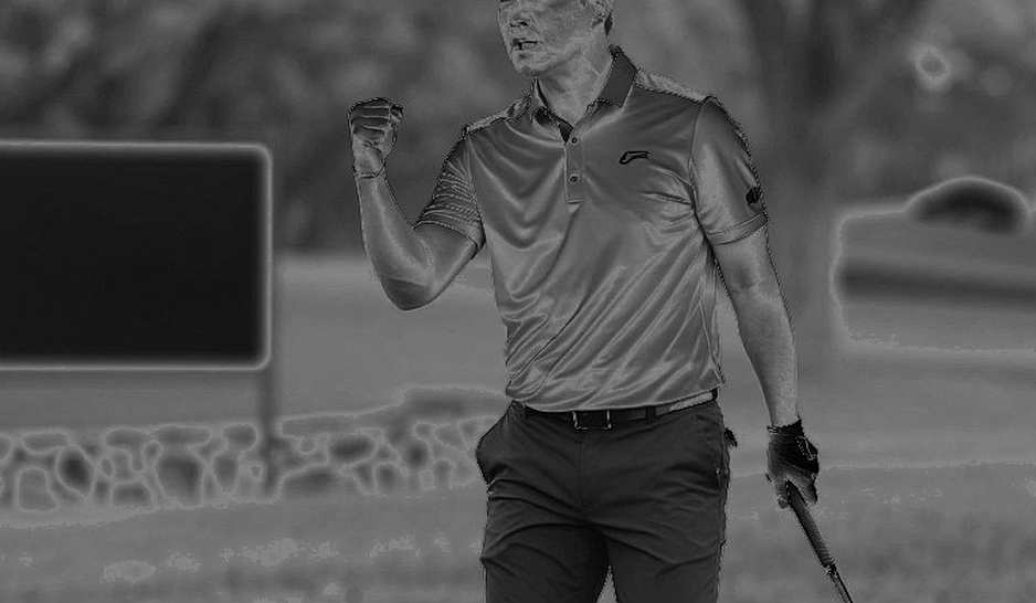Fred Couples gây sốt với cú đánh 'không thèm nhìn' vào lỗ ở Sanford International