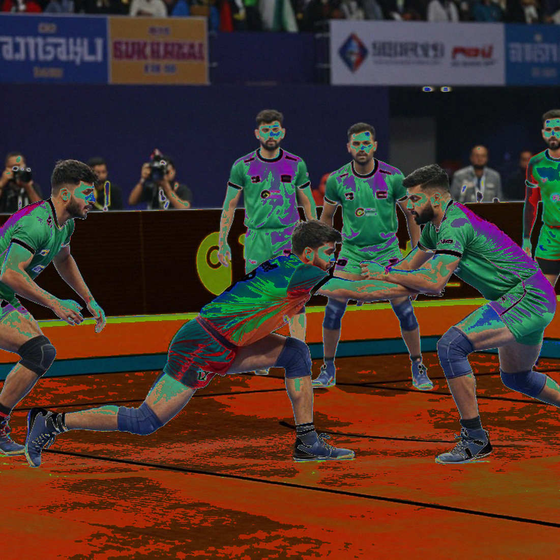 Bảng dữ liệu trống và bài học về nghề phân tích esports Việt Nam