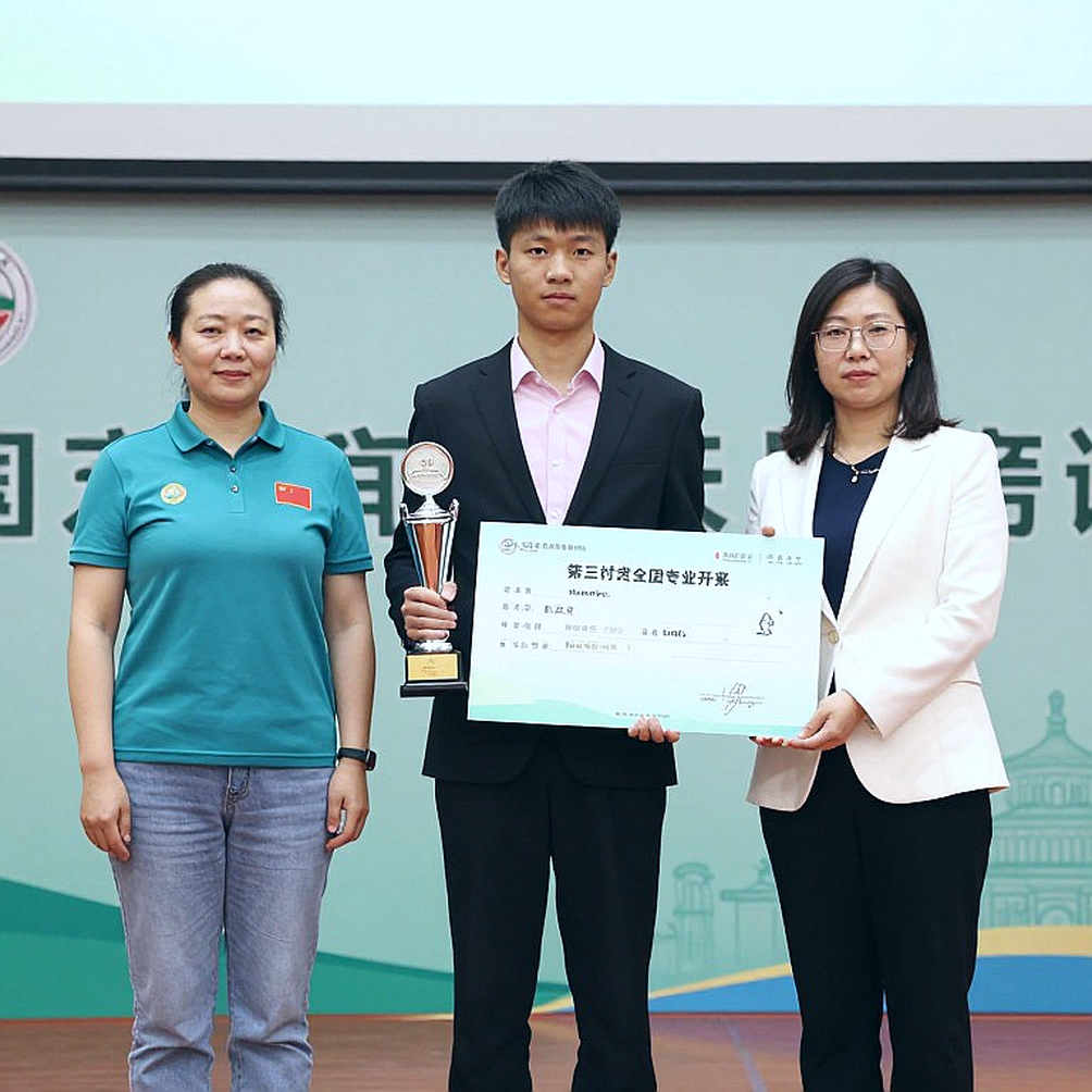 Con Voi giữa sân vắng: Giải vô địch cờ vua Mỹ và nước khai cuộc bị bán nhầm người