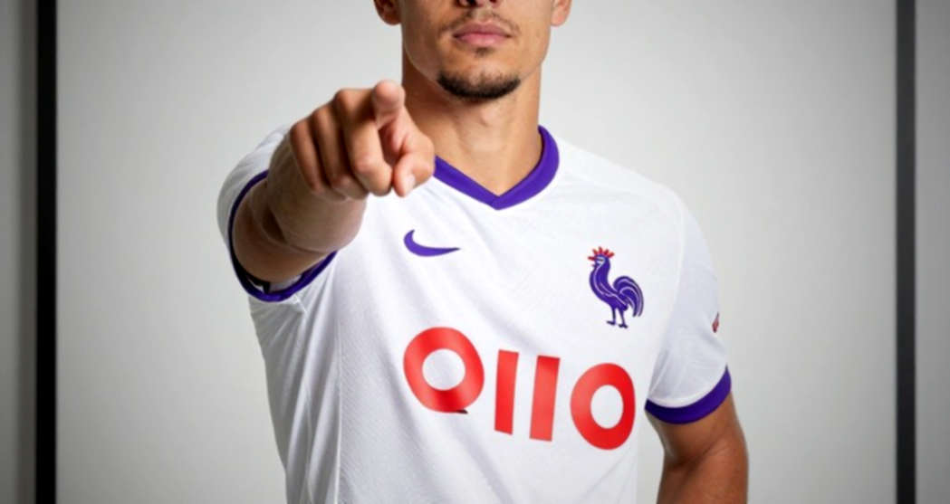 Trần 8 ngoại binh và cú ngã đầu tiên: Al-Ittihad thua Al-Hilal 2-3 trong Siêu kinh điển Saudi