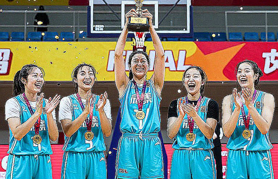 Màn giễu cợt Hubner – Hai Long và cái bẫy “FIFA ASEAN Cup 2026”: Ai thực sự là vua?