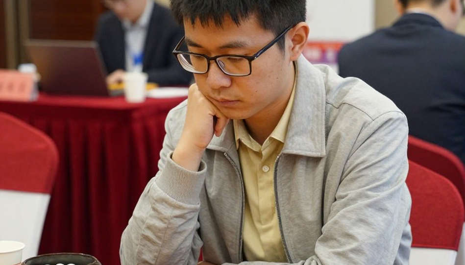 Khi tiêu đề kể về Carlsen, còn thân bài lại nhắc đến Prague: chuyện của một thế hệ cờ vua đang biến mất