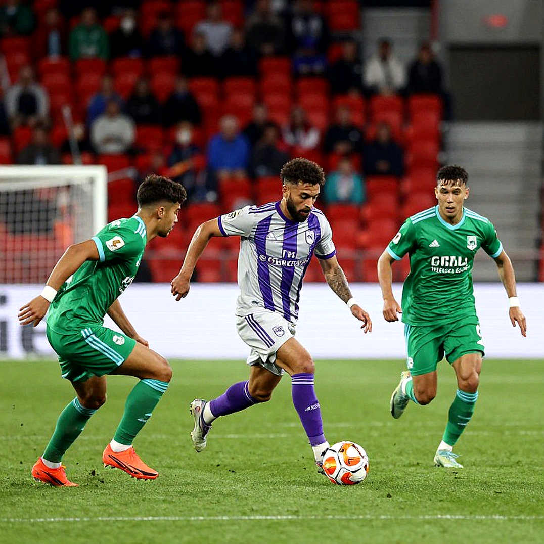 The Man at the End of the Bench and the Slow Rhythm of Vietnamese Football