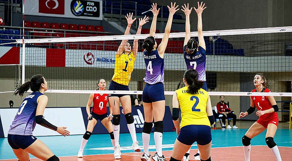Efeler và vết nứt ở Cluj: Thổ Nhĩ Kỳ tự đánh rơi vé đi tiếp